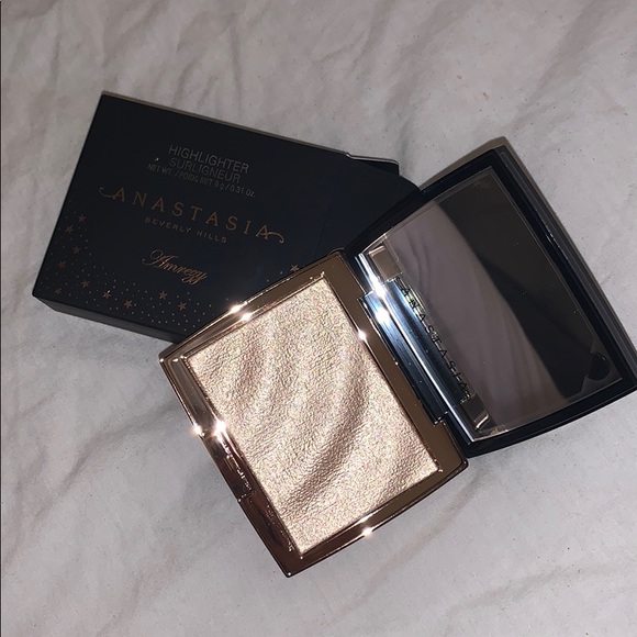 Anastasia Beverly Hills Other - Amrezy Anastasia Highlighter ✨✨✨